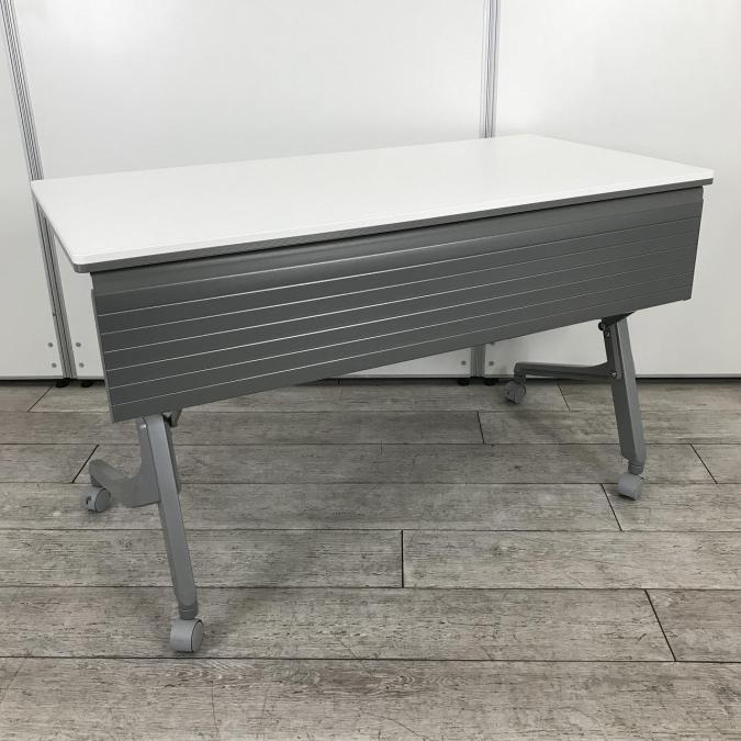 【天板跳ね上げ式でコンパクトに収納！】■オカムラ（okamura）製　カルドー(Cardo)　サイドスタックテーブル　■W1200/D600mm　■幕板付き　■ホワイト天板×グレー幕板
                        カルドー
                                    中古
            