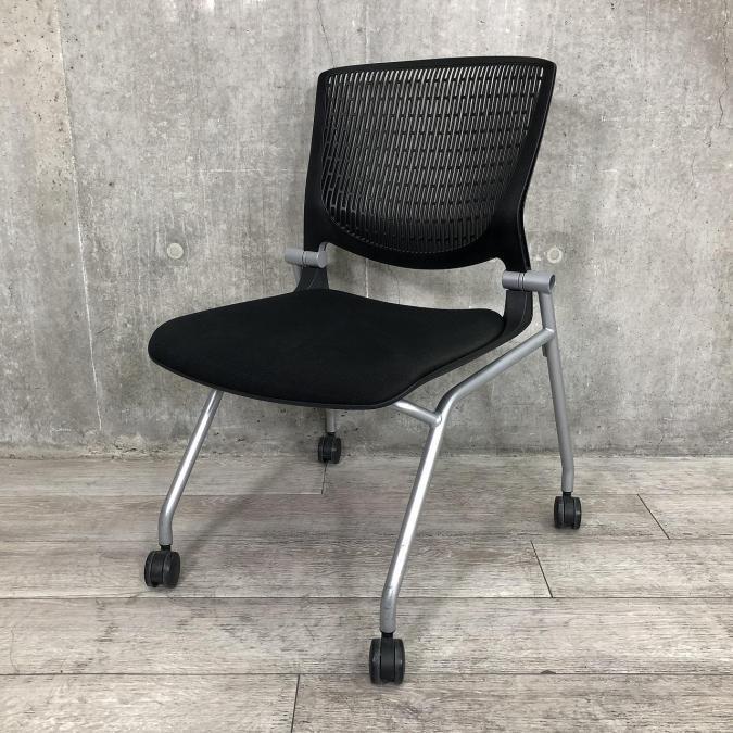 【定価約6万円】【快適なクッション性のネスティングチェア】■オカムラ製　グラータ　ネスティングチェア
                        グラータチェア
                                    中古
            