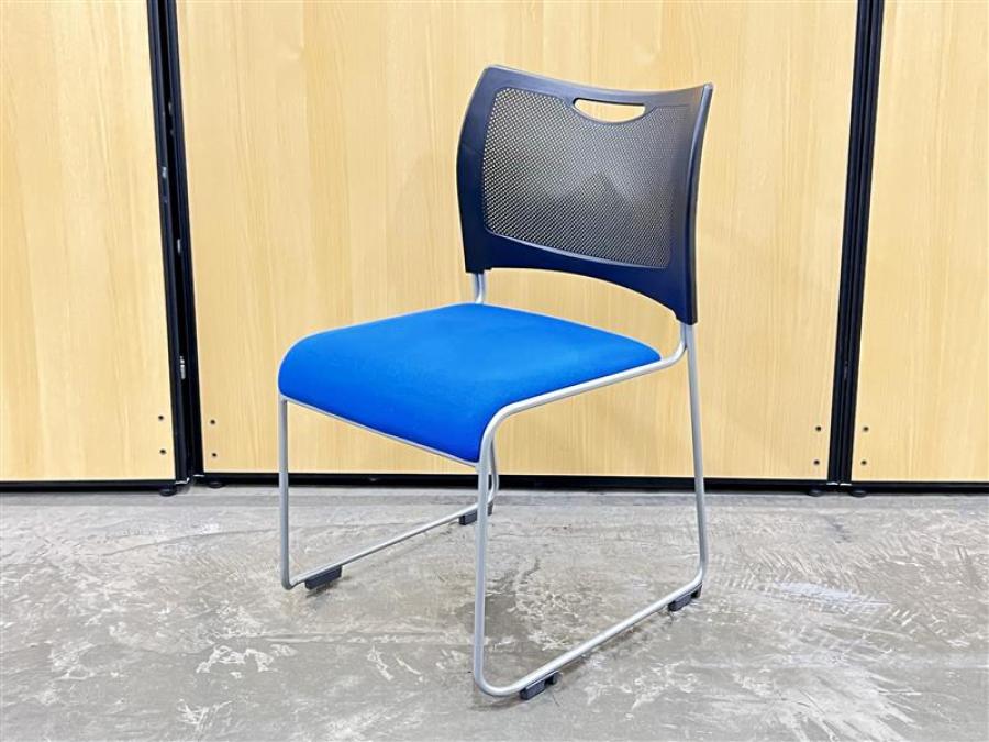 定番カラー、明るめブルーで気分爽快！簡易会議室や休憩室におすすめ！■アイリスチトセ/スタッキングチェア/ブルー/オススメ(おすすめ) /人気商品
                        その他シリーズ
                                    中古
            