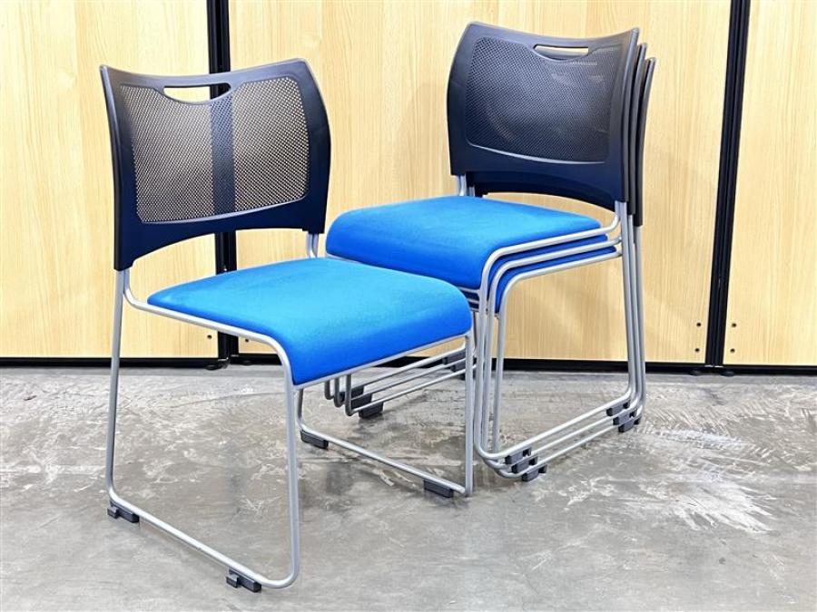 【4脚1セット】定番カラー、明るめブルーで気分爽快！簡易会議室や休憩室におすすめ！■アイリスチトセ/スタッキングチェア/ブルー/オススメ(おすすめ) /人気商品
                        その他シリーズ
                                    中古
            