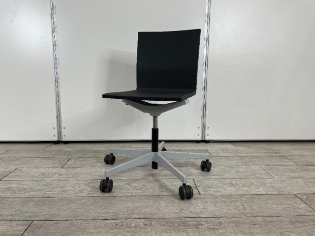 【中古】ゼロフォー vitra/ヴィトラ ミーティングチェア 483924