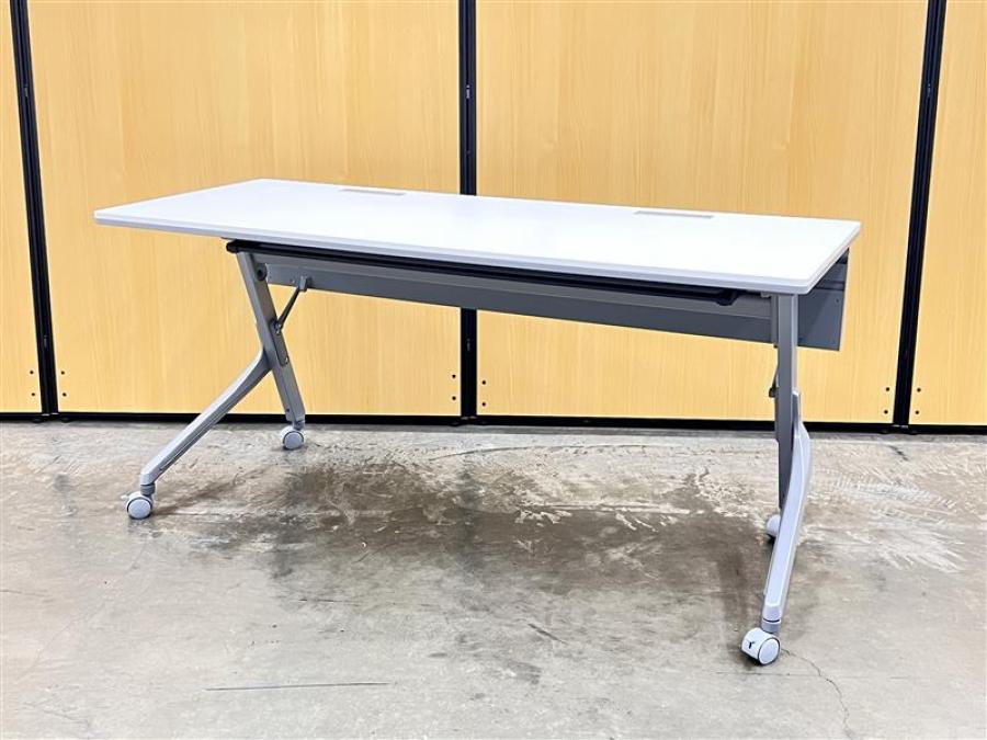 【2名様で使えるスタックテーブル入荷！キャスター付きで移動も楽々！】■オカムラ製　カルドー　サイドスタックテーブル　幅1500×奥行600　■ホワイト天板×グレー幕板　■幕板付【天板跳ね上げ式でコンパクトに収納】　【弊社使用欄：A00976001】/オススメ(おすすめ) /人気商品
                        カルドー
                                    中古
            