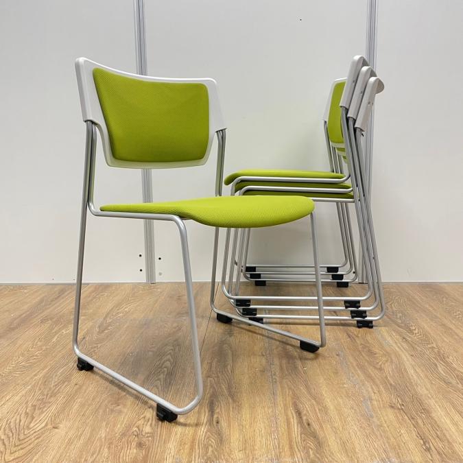 【4脚セット！！】イトーキ製　エレックシリーズ　グリーン　背もたれのパットが柔らか！長時間のミーティングにもオススメ！グリーン色で休憩スペースにも！　スタッキングチェア！！
                        エレック
                                    中古
            
