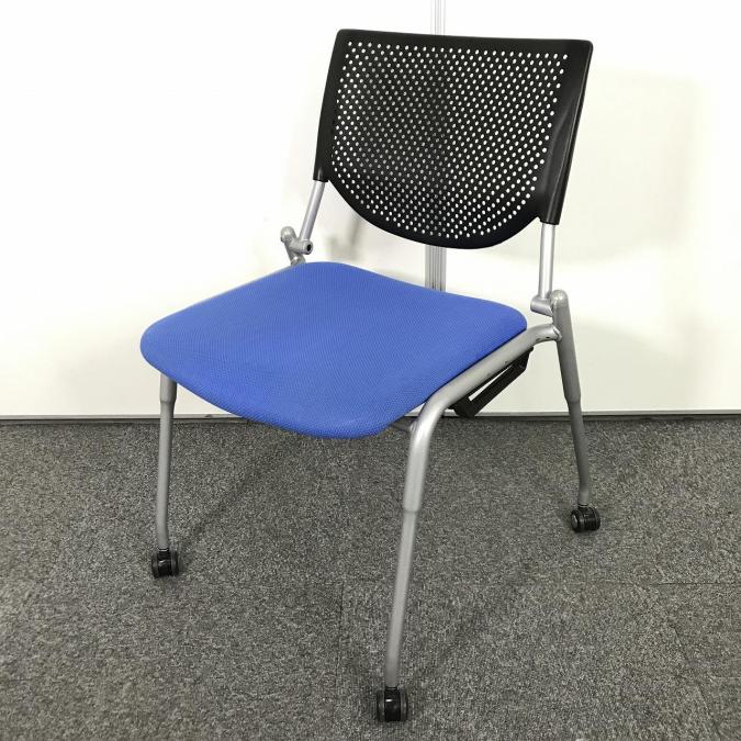 【定価4万円】【連ねて収納可能！】【ミーティングルームやリフレッシュルーム用としてオススメ！】■オカムラ(okamura)製　プロスタック　ネスティングチェア　スタッキングチェア　プレーンタイプ　■座面ブルー/背面樹脂メッシュ：ブラック　■キャスター付　■メッシュ
                        プロスタック
                                    中古
            