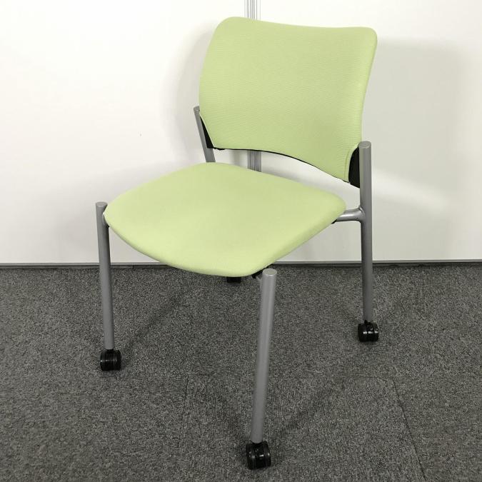 【定価約4万円】【快適なクッション性で長時間の会議も安心の座り心地！】■オカムラ（okamura）製　8147シリーズ　スタッキングチェア　会議用　■キャスター付　■グリーン　【重ねて収納可能！】
                        8147シリーズ
                                    中古
            