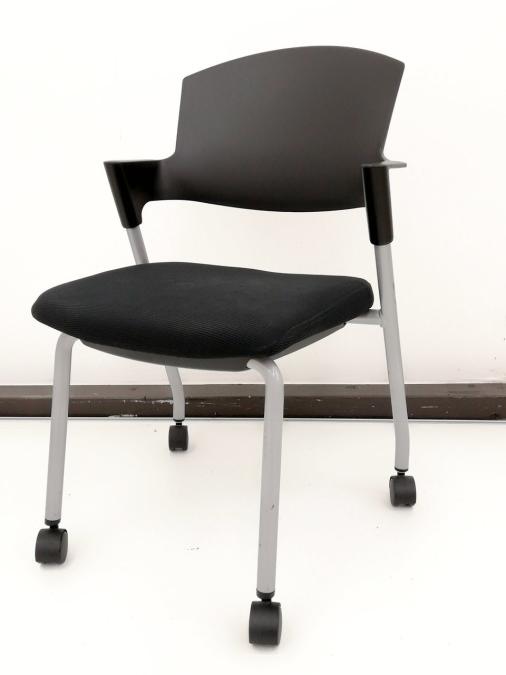 売れ筋ミーティングチェア！ 移動ラクラクキャスター付き※背もたれ樹脂タイプ■コクヨ/プロッティ/ブラック/オススメ(おすすめ) /人気商品【弊社使用欄：A00977577】
                        プロッティチェア
                                    中古
            