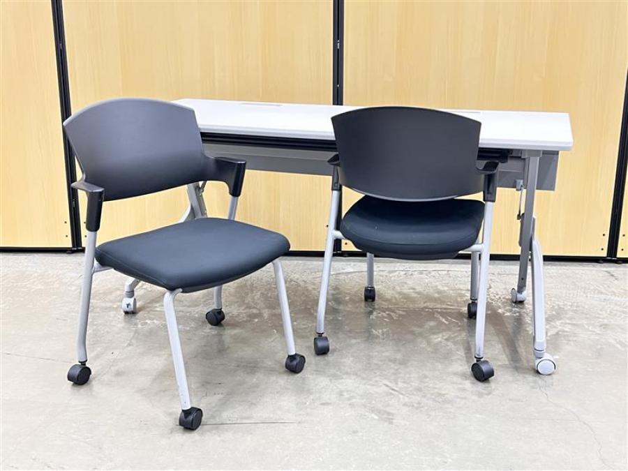 テーブル+ミーティングチェアのセット！【2名様で使えるスタックテーブル！キャスター付きで移動も楽々！】■オカムラ/カルドー/サイドスタックテーブル/幅1500×奥行600/ホワイト天板×幕板付■ミーティングチェア/コクヨ/プロッティ【天板跳ね上げ式でコンパクトに収納】　【弊社使用欄：A00976001/A00979106】/オススメ(おすすめ) /人気商品
                        カルドー
                                    中古
            