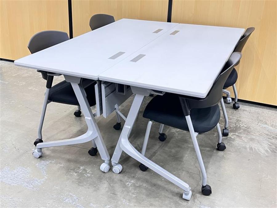 スタックテーブル2台+ミーティングチェア4脚のセット！【4名様で使えます！キャスター付きで移動も楽々！】■オカムラ/カルドー/サイドスタックテーブル/幅1500×奥行600/ホワイト天板×幕板付■ミーティングチェア/コクヨ/プロッティ【天板跳ね上げ式でコンパクトに収納】　【弊社使用欄：A00976001/A00979106】/オススメ(おすすめ) /人気商品
                        カルドー
                                    中古
            