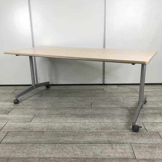 広々使えるレアサイズのスタックテーブル！キャスター付きのためレイアウト変更もしやすく使い勝手抜群！
■内田洋行/VARIUS（ヴァリウス）/ナチュラル
                        ヴァリウス
                                    中古
            