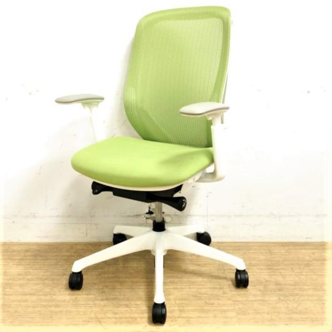【2021年製で状態良好】オカムラ　シルフィーチェア　ハイバック（メッシュ）　アジャストアーム　ライムグリーン×ホワイト　前傾機能搭載でデスクワークが快適に
                        シルフィーメッシュ
                                    中古
            