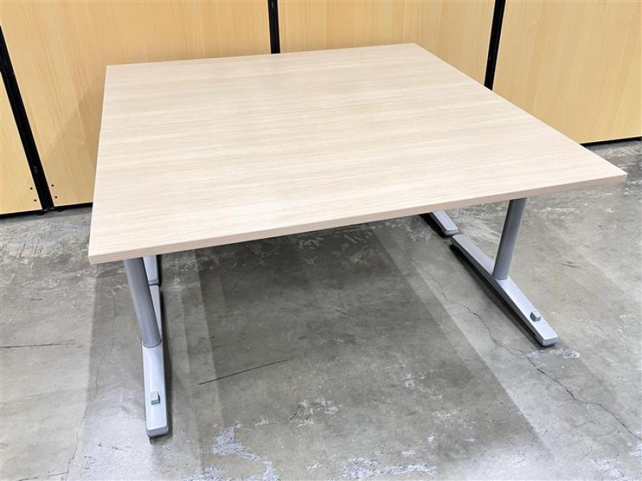 ２台１セット！【天板広々使えるスタックテーブル入荷！キャスター付きで移動も楽々！】■オカムラ/Lives Meeting Table(ライブス ミーティングテーブル)シリーズ/サイドスタックテーブル/幅1500×奥行750/ナチュラル天板/オススメ(おすすめ) /人気商品【弊社使用欄：A00980340】
                        ライブス
                                    中古
            