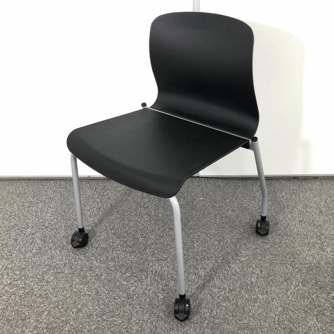 【背の曲線が美しい！人気のスタッキングチェア！キャスター付きで移動も楽々！】■コクヨ製　アリーナC　スタッキングチェア　ミーティングチェア　肘無し　キャスター付き　■ブラック
                        アリーナC
                                    中古
            