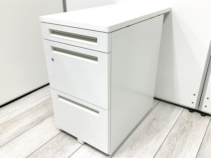 【ワークスペース＆収納量アップにオススメ！】スタンダードなデザインで使いやすいデスクサイドキャビネット！
■内田洋行/SCAENA（スカエナ）シリーズ/ホワイト　3段脇机
                        スカエナワゴン
                                    中古
            