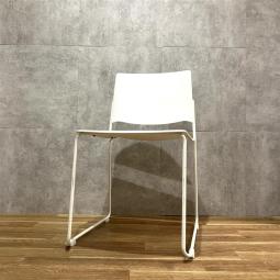 【西】【福岡西店撮影】Ema Chair / エマチェア　ホワイト　Lievore Altherr Molina / エヴォレ アルテール モリーナ　スペイン製 【福岡オフィス家具】【福岡中古家具】【中古事務什器】【中古チェア】【中古椅子】