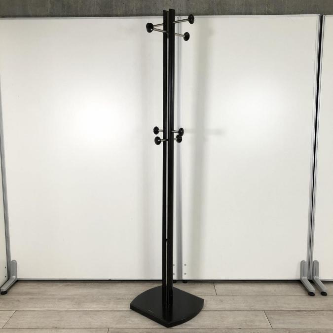 【来客用・個室用として便利に使えます！】■オカムラ（okamura）　コートハンガー　ポール型　■H1750㎜　■ブラック　【役員室や自宅にも馴染みます】
                        その他シリーズ
                                    中古
            