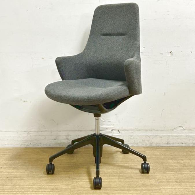 オカムラ　ライブスワークチェア　ハイバック　カラー：インターロック(単色)ダークグレー　やわらかく、からだを包み込むフィルム。カジュアル・機能的
                        ライブス
                                    中古
            