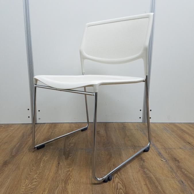 重ねて保管出来てスペースの有効活用に　ホワイト　座面メッシュ仕様　スタッキングチェア！！
                        その他シリーズ
                                    中古
            