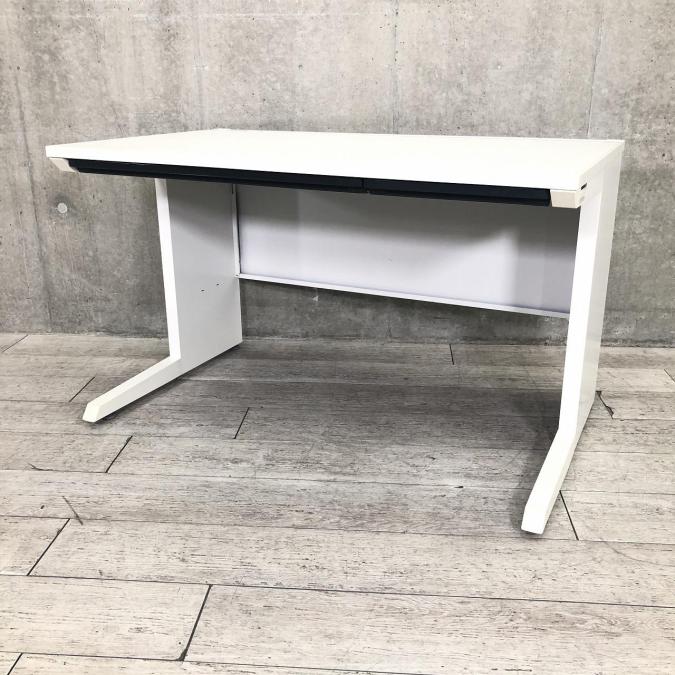 【安心の国内メーカー！ホワイトカラーのスタンダードなサイズ幅1200㎜のオフィスデスク！】 ■ITOKI（イトーキ）製　CZRシリーズ　平机　■色：ホワイト
                        CZRデスク
                                    中古
            