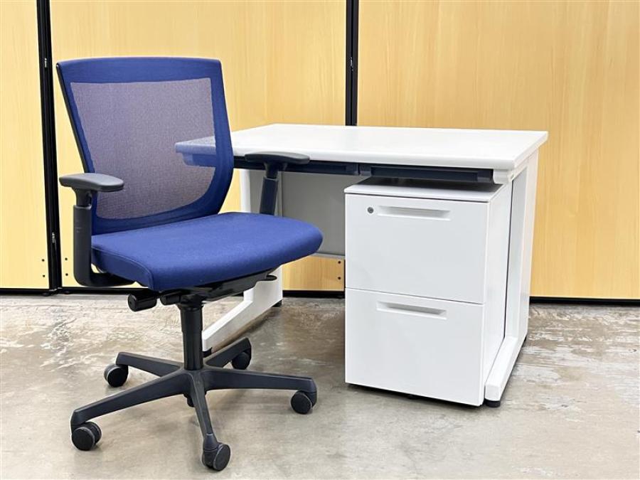 デスク+ワゴン+チェアのセット！【コンパクトなW1000サイズ！ホワイトがオフィスを明るくします！】■イトーキ製/CZシリーズ/平デスク/引出付き（W1000mm）/オススメ(おすすめ) /人気商品【弊社使用欄：A00982716/A00976142/A00953732】
                        CZデスク
                                    中古
            