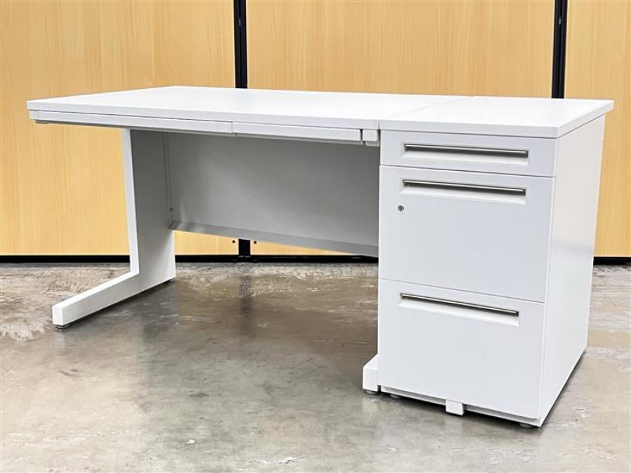 平机+脇机のセット！【便利なコンセント付きのホワイトデスク！】■ウチダ/スカエナシリーズ/デスク/引出し付き/ホワイト/コンセント付/オススメ(おすすめ) /人気商品【弊社使用欄：A00979971/A00980007】
                        スカエナ
                                    中古
            