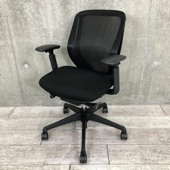 【前傾チルト機能付き】オカムラ製品で最も人気を集める高機能メッシュチェア！　[オカムラ製　シルフィ（Sylphy）ローバック　■可動肘付き　■ブラック]
                        シルフィーメッシュ
                                    中古
            