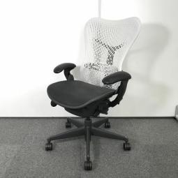 【珍しい画期的なデザイン！メッシュチェアで長時間快適に！】■HermanMiller（ハーマンミラー）製　Mirra Chair（ミラチェア）　肘付ハイバック　■ホワイト　■可動肘　■メッシュ 　ランバー付