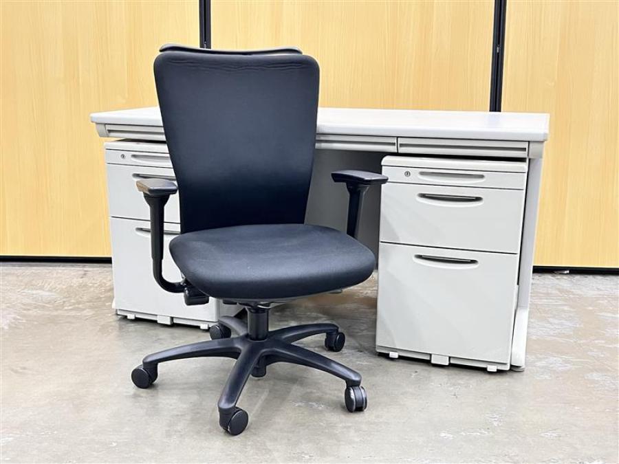 デスク+ワゴン*2+チェアのセット！疑似両袖机｜幅1400mmの広々タイプ｜平机×3段ワゴン｜SD-Vデスクシステム｜ ■オカムラ/SD-V/ニューグレー/オススメ(おすすめ) /人気商品
【弊社使用欄：A00975725/A00982781/A00978287】
                        SD-Vシリーズ
                                    中古
            