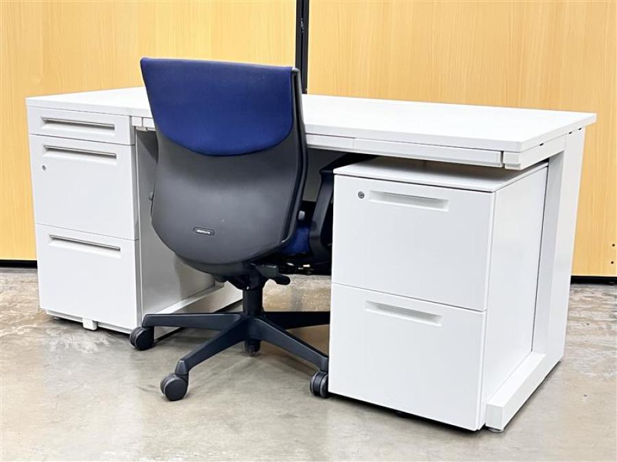 平机+脇机+ワゴン+チェアのセット！【便利なコンセント付きのホワイトデスク！】■ウチダ/スカエナシリーズ/疑似両袖机/引出し付き/ホワイト/コンセント付/オススメ(おすすめ) /人気商品【弊社使用欄：A00979971/A00980007/A00976142/A00979299】
                        スカエナ
                                    中古
            