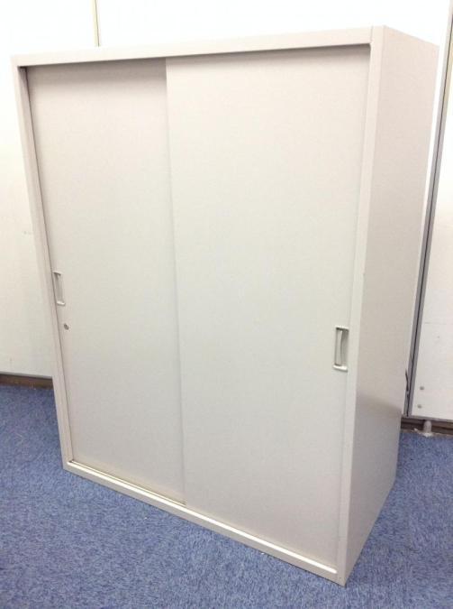 【A4ファイルが3段収納可能！２枚引き戸書庫が入荷！】■イトーキ (ITOKI)製　シンライン　ローキャビネット （引き違い）　■グレー　■シリンダー鍵※ベースは付属しておりません。
                        シンライン
                                    中古
            