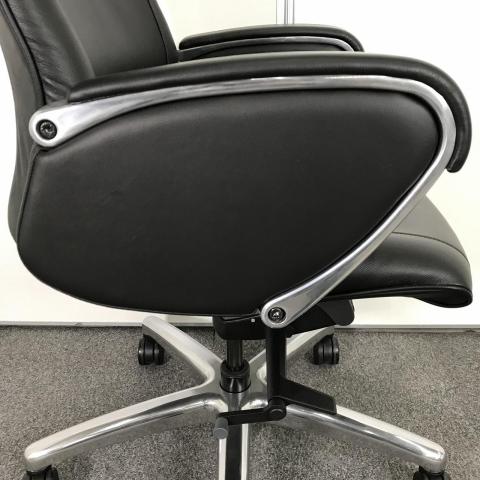 中古】CEシリーズ CE69CX-P558 オカムラ/okamura 肘付ハイバックチェア 488110 - 中古オフィス家具ならオフィスバスターズ