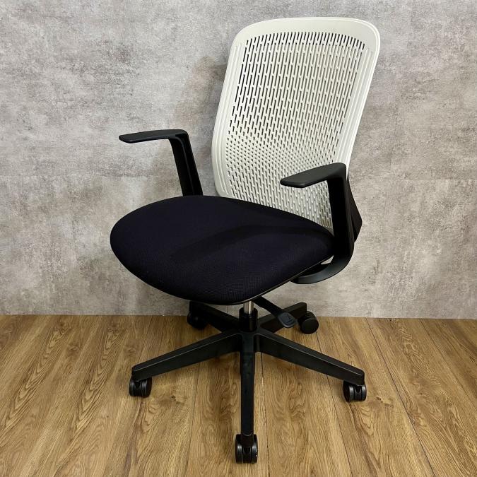 【南】【コスパ抜群な肘付チェア！ 】プラス　PLUS　チェア　固定肘　ロッキング　ローバック　シンプル　事務イス　中古　福岡　博多　天神　佐賀　長崎　大分　熊本　宮崎　鹿児島　沖縄 ∴
                        トライチェア
                                    中古
            