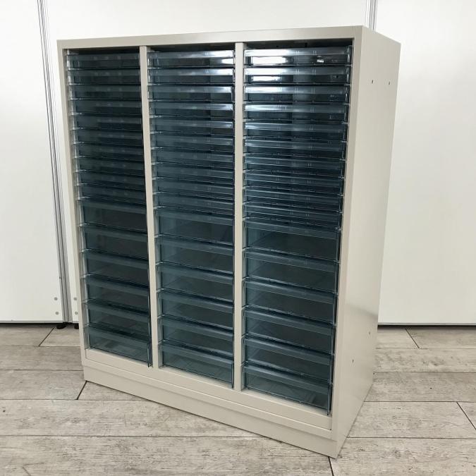 【希少品入荷！】【書類整理におすすめのクリスタルトレイ書庫が入荷！】■コクヨ（KOKUYO）　エディアシリーズ　クリスタルトレイ　■3列×16段（浅型10段＋深型6段）　■グレー　※天板無し
                        エディア
                                    中古
            