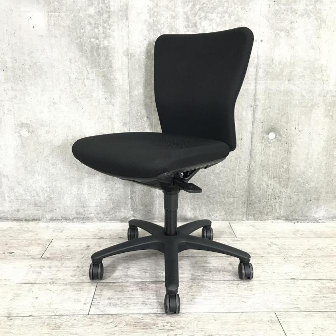 【定価約6万円】【オフィスの王道チェア！人間工学に基づいた快適シーティング！】■オカムラ（okamura）製　カロッツァチェア　ローバック　肘無し　■ブラック【関西】
                        カロッツァチェア
                                    中古
            