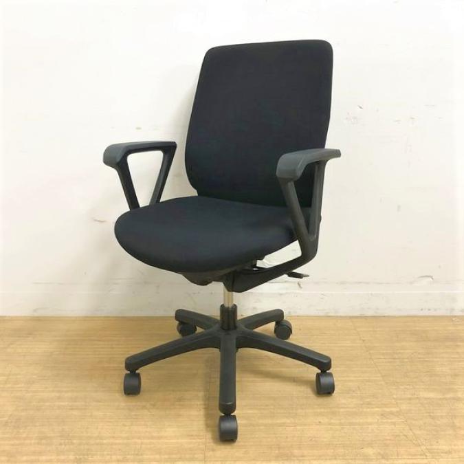 ふっくらクッションでお尻が疲れにくい！肘付だけどコンパクト！
■イトーキ/トルテR/ブラック【関西】
                        トルテR
                                    中古
            