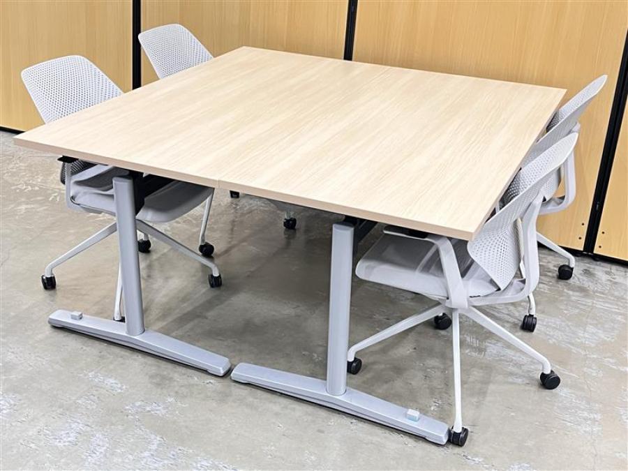 チェア4脚+テーブル2台のセット！
【2名様で使えるスタックテーブル入荷！キャスター付きで移動も楽々！】■オカムラ/Lives Meeting Table(ライブス ミーティングテーブル)シリーズ/サイドスタックテーブル/幅1500×奥行750/ナチュラル天板■イトーキ製（ITOKI）/キュアチェア（QuA）/ミーティングチェア　/ライトグレー　/固定肘付　/樹脂メッシュバック/ 4本脚オススメ(おすすめ) /人気商品【弊社使用欄：A00980340/A00983361】
                        ライブス
                                    中古
            