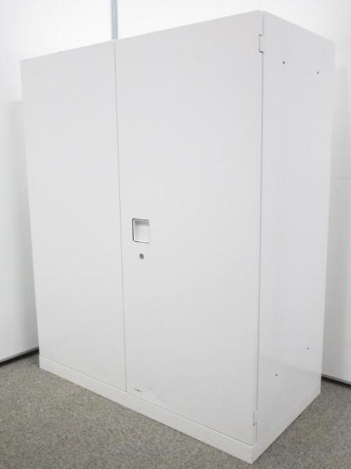 【在庫入替セール品！】【オフィスの書類をスッキリ整理！取っ手がどの方向からでも開くマルチハンドル！】■オカムラ（okamura）製　レクトライン　両開き書庫　ローキャビネット　■シリンダー錠　■ホワイト
                        レクトライン
                                    中古
            