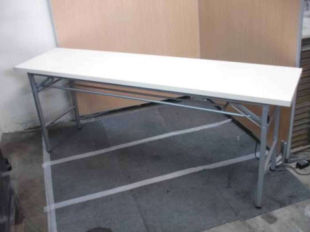 【使わないときはサッと収納！】折りたたみテーブル
                                    中古
            