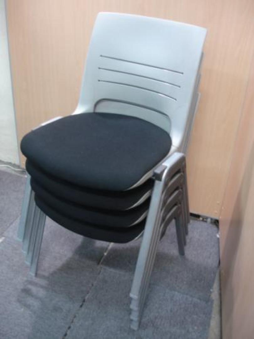 ■状態良好■【シンプルブラック座面】　オカムラokamura　スタッキングチェア　<A Href=http://www.officebusters.com/kensaku/index_k.php?k=&l=1&m=1&s=&kakaku=0-100000000&amount=&maker=&hinmei=&tenpo=3&condition=0&dc=1&btn=+%82%B1%82%CC%8F%F0%8C%8F%82%C5%8C%9F%8D%F5+>オフィスバスターズ上野店キャンペーン！複合機多数取り扱いございます！来店即決で10％オフ致します！ビジネスフォン等購入でさらにお得に！？詳しくはお問い合わせください【上野店03-5807-7040】</A>【会議チェア】
                                    中古
            