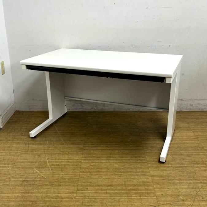 コクヨ　ピクサ　平机　W1200の定番サイズ　ホワイト天板　センター引出し付で収納も便利　低価格なおすすめシリーズ
                        その他シリーズ
                                    中古
            