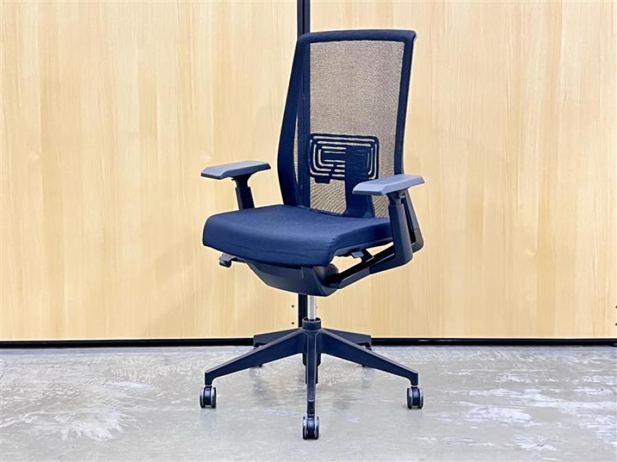 【肘付のスタイリッシュでシンプルなブラックチェア！】■ヘイワークス製　ベリー　肘付ハイバック　■ブラック　■メッシュ　■可動肘　/オススメ(おすすめ) /人気商品【弊社使用欄：A00974707_A】
                        ベリー
                                    中古
            