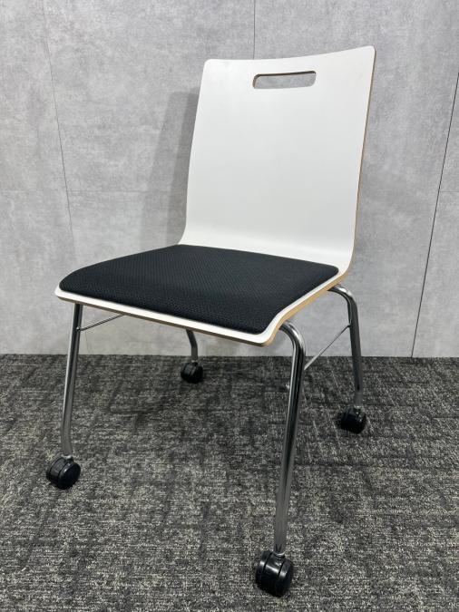オカムラのミーティングチェア(スタッキングチェア)
【マノスチェア】が入荷しました！
                        モノス
                                    中古
            