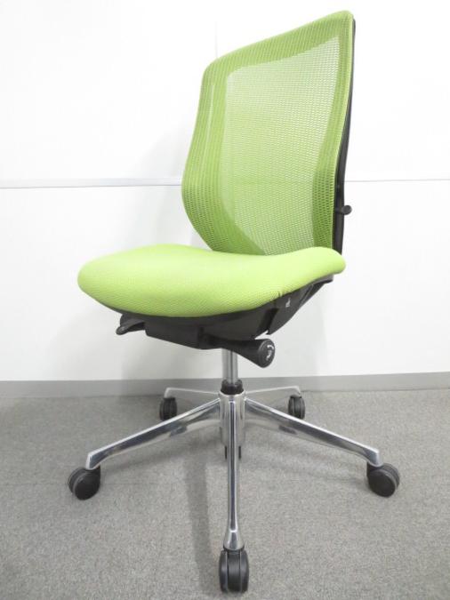 前傾機能チェアの代名詞がまとまって入荷！大人気シルフィーチェア！木目デスクとも相性バッチリなライムグリーンのメッシュチェアです！■オカムラ製　シルフィ（Sylphy）ハイバック シルフィーメッシュ   中古 