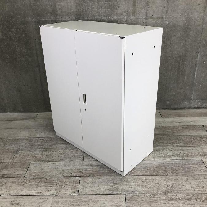 【オフィスの定番！大きく開いて見やすい両開き書庫！】■イトーキ製　シンラインシリーズ　両開き書庫　ローキャビネット　■ホワイト　■シリンダー錠　ベース付き
                        シンライン
                                    中古
            