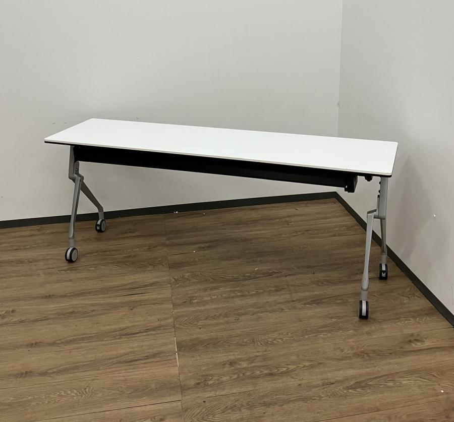 【会議や休憩スペースに便利！！】オカムラ（okamura）インターアクトシリーズ　■カラー：ホワイト　■キャスターロック機能付き　■仕様：幕板無し
                        インターアクトNT
                                    中古
            