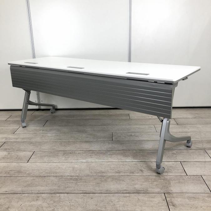 【配線口付きのサイドスタックテーブル！天板跳ね上げ式でコンパクトに収納！】■オカムラ （okamura）　カルドー　サイドスタックテーブル　W1800×600×720　幕板パネル付　■ホワイト天板
                        カルドー
                                    中古
            