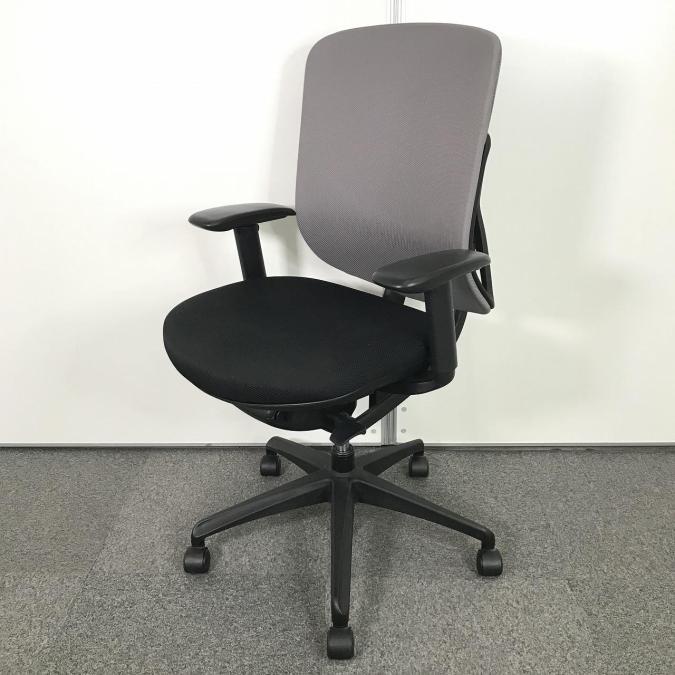 【理想的な座り心地を追求した逸品！】■イナバ（INABA）　イエラ (Yera) 　ハイバック肘付き　■グレー×座面:ブラック　■可動肘　　【独特のフレーム構造により良質な座り心地】
                        yera
                                    中古
            