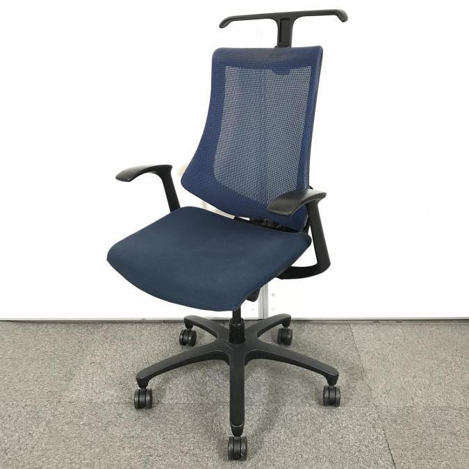 【スタイリッシュで座り心地も抜群！高機能チェア！】■イトーキ製　エフ　肘付ハイバック　■ネイビーブルー　■背面メッシュ　■コートハンガー付　■固定肘
                        エフメッシュ
                                    中古
            