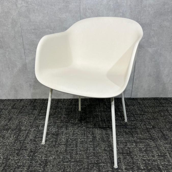 【博】デザイン家具【ムート】が入荷しました！
                        その他シリーズ
                                    中古
            