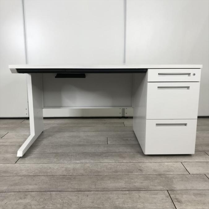 【6台限定】【幅広い作業スペースが必要な方にオススメ！】【シャープで美しいスタンダードデスク】■イトーキ（ITOKI）　CZRシリーズ　片袖机　■幅：1400mm　■ホワイト　シリンダー錠　配線孔　オフィスバスターズ　梅田本店
                        CZRデスク
                                    中古
            