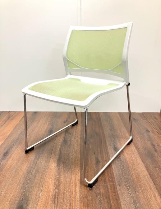 希少/オススメ/ミーティング　オカムラ（okamura）　ツァルトシリーズ（Zart）　スタッキングチェア　　ピスタチオグリーン　ホワイトシェル　背座メッシュ※千葉店撮影商品
                        ツァルト
                                    中古
            